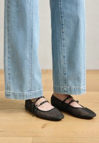 Selectat, black