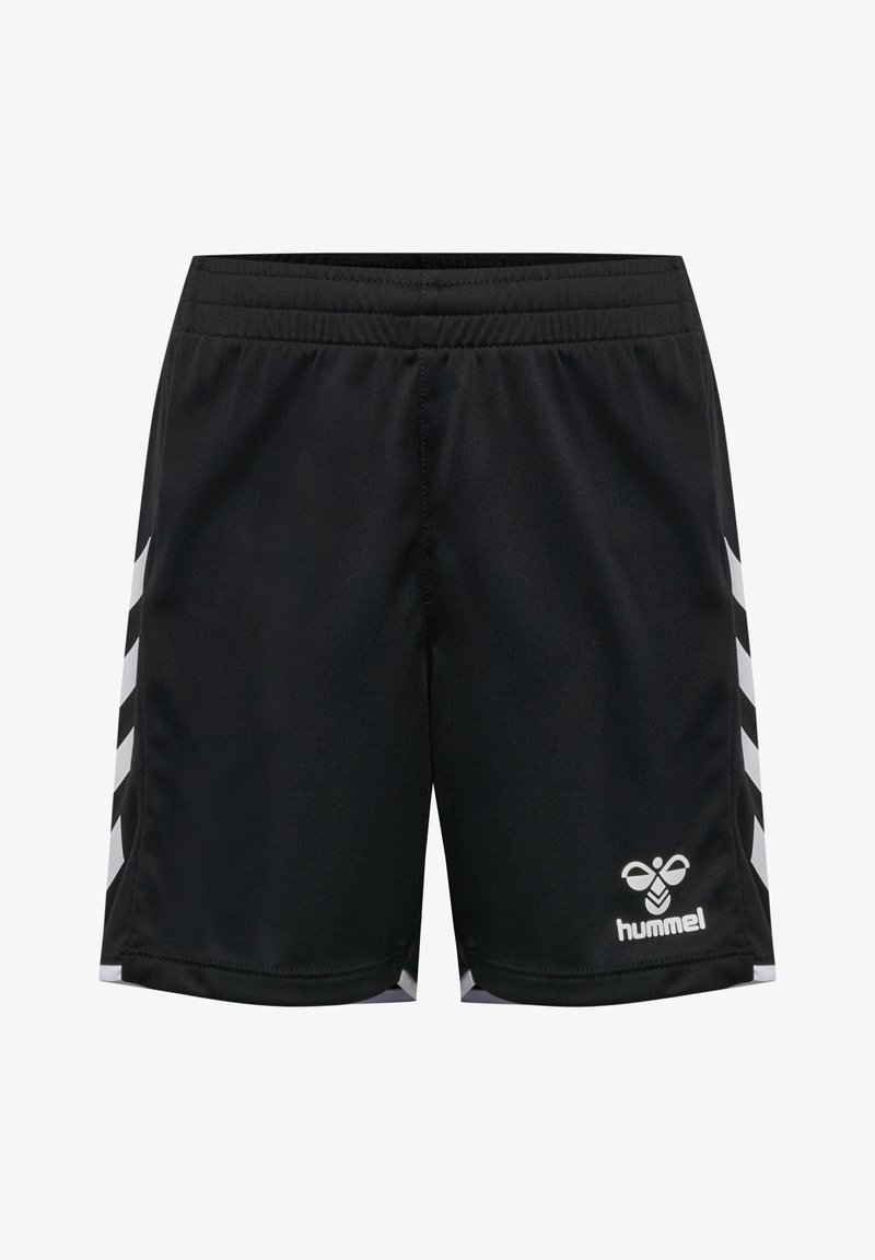 Shorts de sport noirs avec des bandes chevrons blanches sur les côtés et un logo Hummel blanc sur la partie inférieure de la jambe gauche.