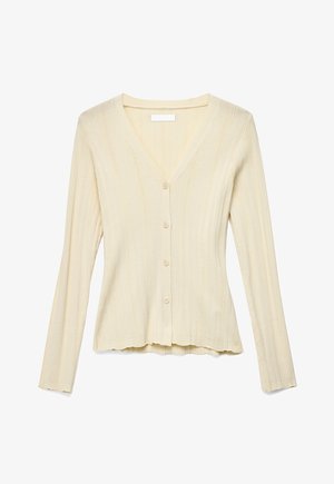 Cardigan en maille côtelée de couleur crème, à manches longues, col en V, avec quatre boutons sur le devant et un ourlet légèrement évasé.