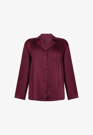 Bordeaux satijnen shirt met verticale strepen, lange mouwen, een notch kraag en een enkele borstzak met knoopsluiting.