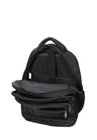 Zaino nero con più compartimenti, chiusure a zip, spallacci imbottiti e una texture in tessuto morbido. L'interno presenta motivi con logo.