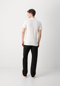 Calvin Klein Jeans BADGE SLIM - Pikeepaita - ivory