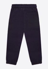 Pantaloni blu navy con vita elastica, una tasca posteriore singola e polsini elastici alle caviglie; realizzati in tessuto morbido e strutturato.