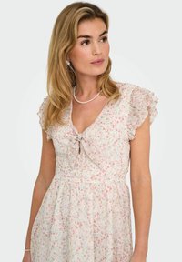 ONLY ONLASTA LIFE PEEKABOO DRESS - Kasdienė suknelė - powder puff