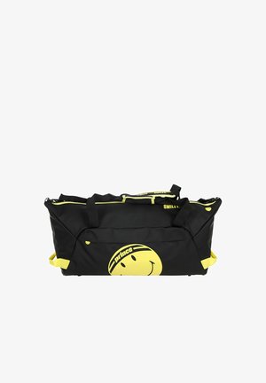 Borsa sportiva nera e gialla con logo a faccina sorridente e scritta "prince", dotata di molteplici manici e chiusure con cerniera.