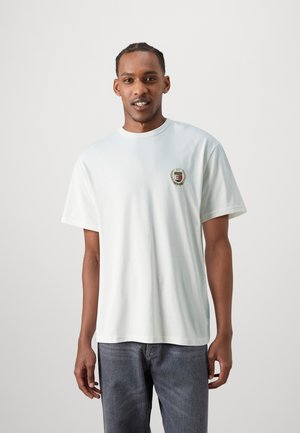 - T-shirt z nadrukiem