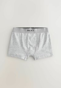 Grå bokser-shorts lavet af et blødt stof med en sort talje, hvor "NEXT" er trykt i hvidt, en klassisk design med lige snit.