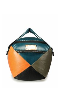 Borsa duffel rotonda con pannelli blu, arancione, oliva e neri, doppio manico per il trasporto, tasca frontale con zip e etichetta che recita "Progettato nelle Dolomiti".
