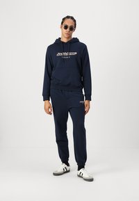 Jack & Jones JORVESTERBRO NEWTON SET - Melegítő - sky captain