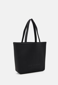 Sac fourre-tout noir Ted Baker London avec deux anses, forme rectangulaire structurée et logo embossé subtil à l'avant.