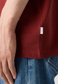 Lindbergh O NECK TEE OVERSIZE - Pamata T-krekls - dark red