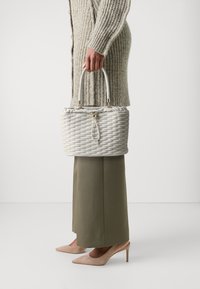Furla NIDO TOTE - Handtas - marshmallow