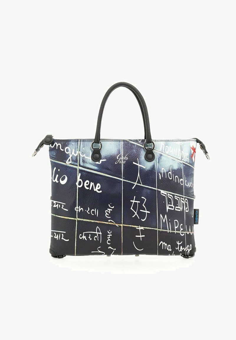 Borsa nera con finitura lucida, caratterizzata da testo scritto a mano bianco in diverse lingue. Due manici neri, parte superiore con zip e angoli arrotondati.