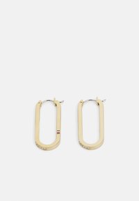 Pendientes en tono dorado de forma rectangular, con una superficie lisa y un acento de cristal, además de un pequeño detalle a rayas.