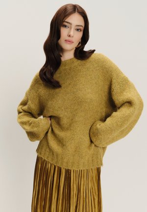 - Sweter