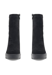 Melnas zamša potītes ar strukturētu virsmu, kas aprīkotas ar gludām zolem un aizmugures rāvējslēdzējiem, lai nodrošinātu ērtu uzvilkšanu.