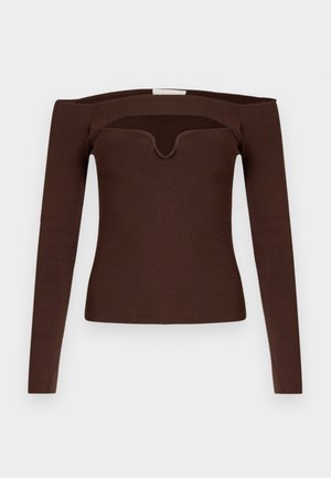Top marrón de manga larga con diseño de hombros caídos y escote en forma de V, con una silueta texturizada y ajustada.