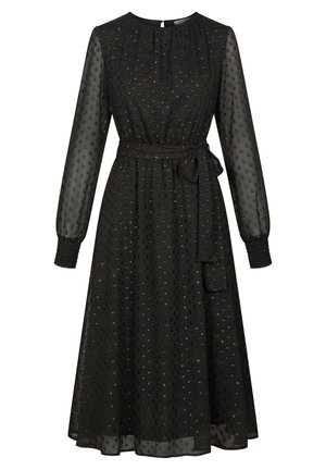 Czarna sukienka midi z przezroczystymi długimi rękawami, teksturowanym wzorem w grochy, talią ściągniętą paskiem do wiązania i marszczonymi mankietami.