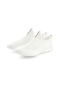 Slip-on sneakers made of white mesh with rubber soles, featuring a textured design and gray accent loops for easy wearing.