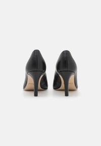 Gabor Pumps - black