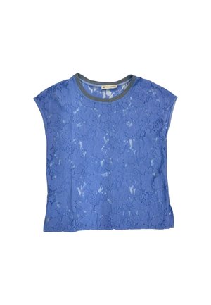 Top in pizzo blu a maniche corte con motivi floreali e scollo tondo bordato di grigio, disteso su sfondo bianco.