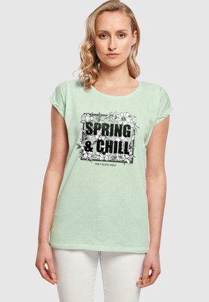 Merchcode SPRING AND CHILL EXTENDED SHOULDER  - T-shirts med print - neo mint