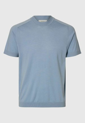 Maglione azzurro chiaro a maniche corte in maglia con scollatura a girocollo a coste e texture liscia. Presenta dettagli sottili sulle spalle per un tocco di stile in più.