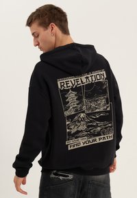 YOURTURN UNISEX - Džemperis ar kapuci - black