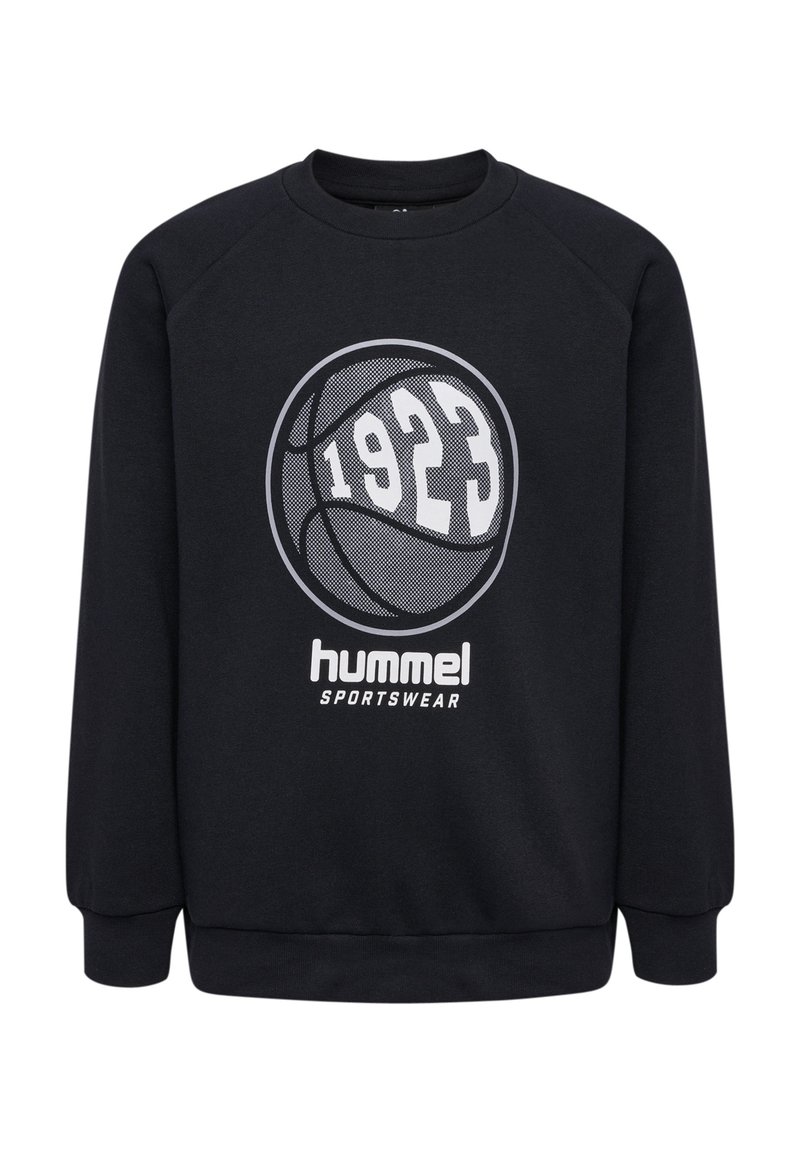 Zwarte sweatshirt met een cirkelvormige grafiek van een basketbal en "1923" in het wit, met daaronder "hummel sportswear".