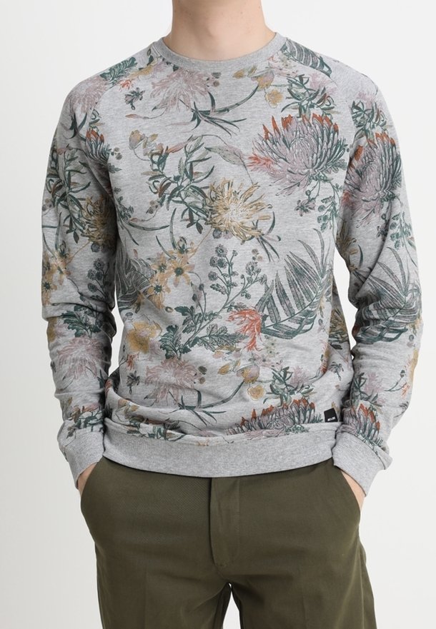 Sudadera de color gris claro con estampado floral que presenta diversos diseños de plantas en verde, rosa y amarillo. Puños y dobladillo acanalados.