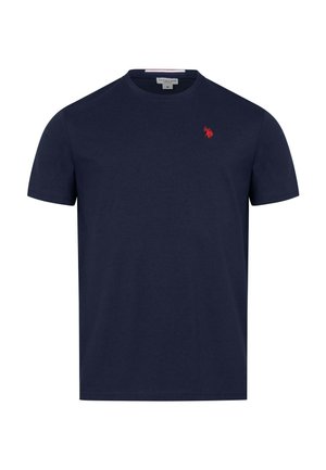 Dunkelblaues Baumwoll-T-Shirt mit Rundhalsausschnitt und kurzen Ärmeln, mit einem kleinen roten Logo auf der linken Brust. Glatte Textur.