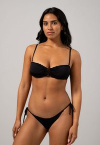 Understatement Bikiniöverdel - black