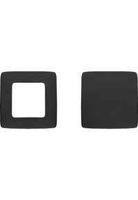 Zwarte plastic wandplaatcover met een vierkante opening aan de linkerzijde en een solid vierkant ontwerp aan de rechterzijde. Glad oppervlak, minimalistisch ontwerp.