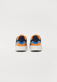 Fila CRUSHER TEENS UNISEX - Sportcipő - black-dark cheddar