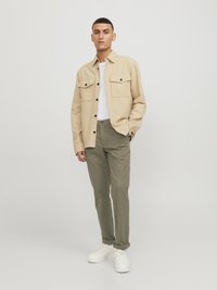 Jack & Jones JPSTMARCO JJFURY ANA - Chino hlače - aloe