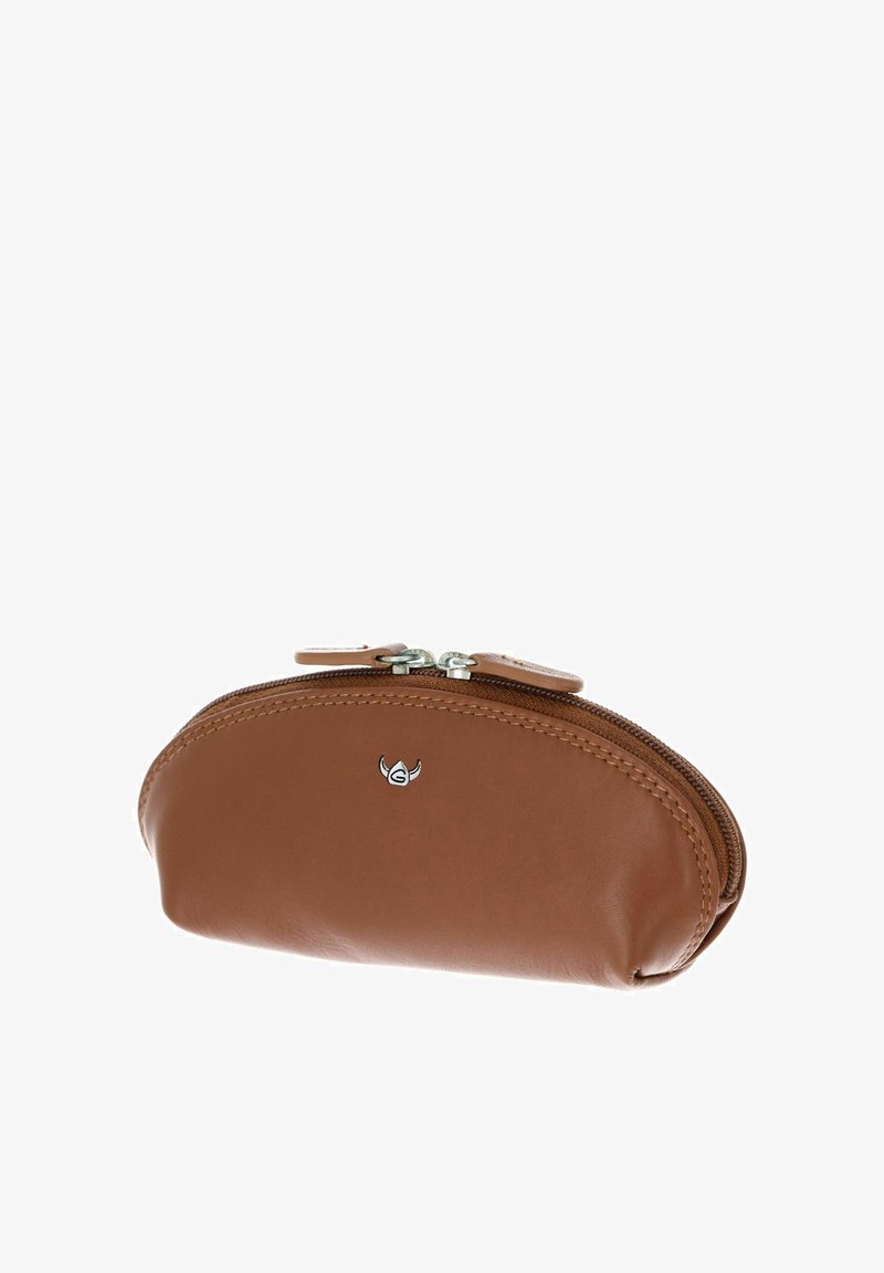 Petite pochette en cuir marron avec double fermeture éclair argentée et petit logo ailé argenté sur le devant.