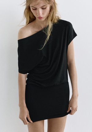 PULL&BEAR SHORT ASYMMETRIC - DRESS - T-Shirt-Kleid - black