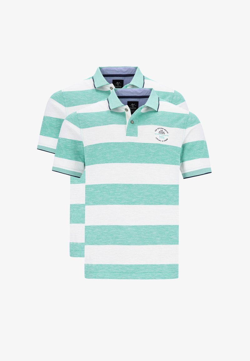 Deux polo shirts avec un motif rayé vert menthe et blanc, dotés d'un col, d'une patte de boutonnage et d'un petit logo sur la poitrine.