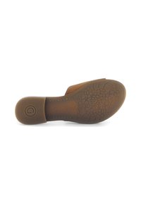 Scarpa slip-on marrone con suola in gomma testurizzata decorata con motivi floreali, materiale superiore liscio e design con punta arrotondata. Marchio Gabor in evidenza.