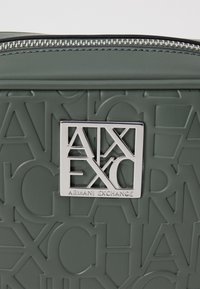 Armani Exchange BORSA TRACOLLA - Umhängetasche - khaki/absinthe