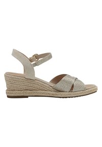 Kilklackssandal med en flätad jute-bas och ovandel i metallisk tyg. Har korsade remmar och en ankelrem med ett guldspänne. Färg: beige.