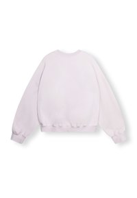 Sweat-shirt rose clair avec un col rond, des manches longues et des poignets côtelés. Texture douce sans motifs ni logos visibles.