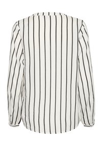 Camicia bianca a maniche lunghe con sottili strisce verticali nere, orlo posteriore arrotondato e polsini abbottonati. Tessuto morbido.