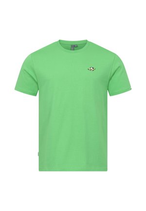 Grünes T-Shirt mit kurzen Ärmeln und Rundhalsausschnitt, mit einem kleinen Planeten mit Ringen als Aufnäher auf der linken Brust.