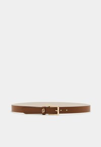 Cintura in pelle marrone con texture liscia, dotata di una fibbia rettangolare dorata e numerosi fori per la regolazione della misura.