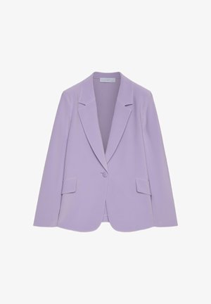 Blazer de mujer color lila con cierre de un solo botón, solapas con muesca y bolsillos con solapa, exhibido sobre fondo blanco.