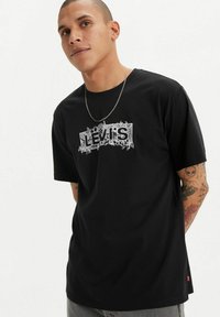 Levi's® RELAXED FIT - Camiseta estampada - ssnl exp photo wasab