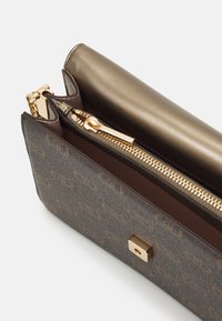 LIU JO CROSSBODY - Schoudertas - mocha