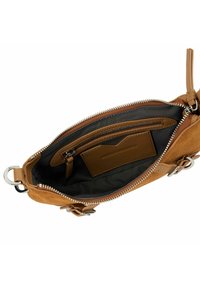 Borsa a tracolla in suede marrone con chiusura a zip, dotata di un interno nero, una tasca con zip aggiuntiva e un portacarte in pelle piatto all'interno.