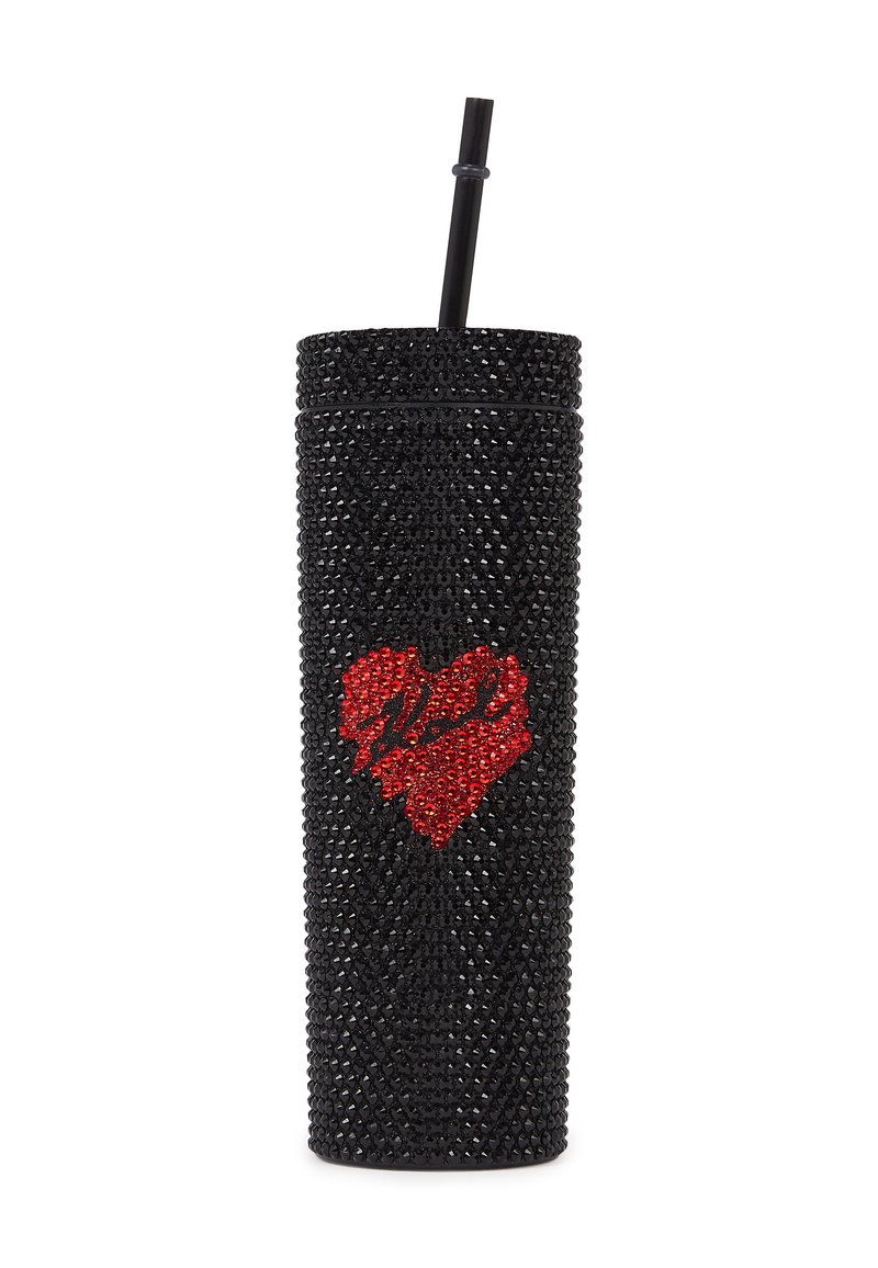 Vaso negro adornado con rhinestones negros, con un diseño de corazón rojo y una pajita negra en la parte superior. La superficie texturizada añade brillo.
